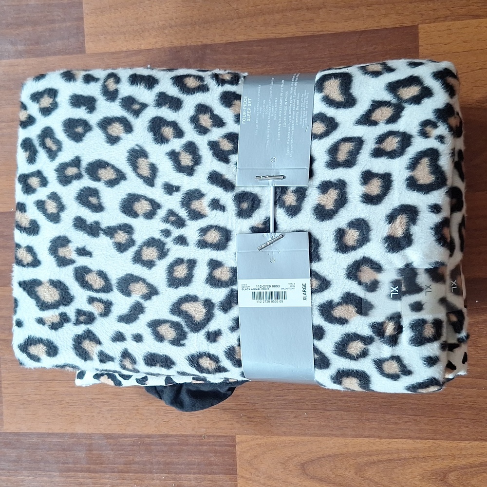 Liz Claiborne sleep set - Picture 2 of 3